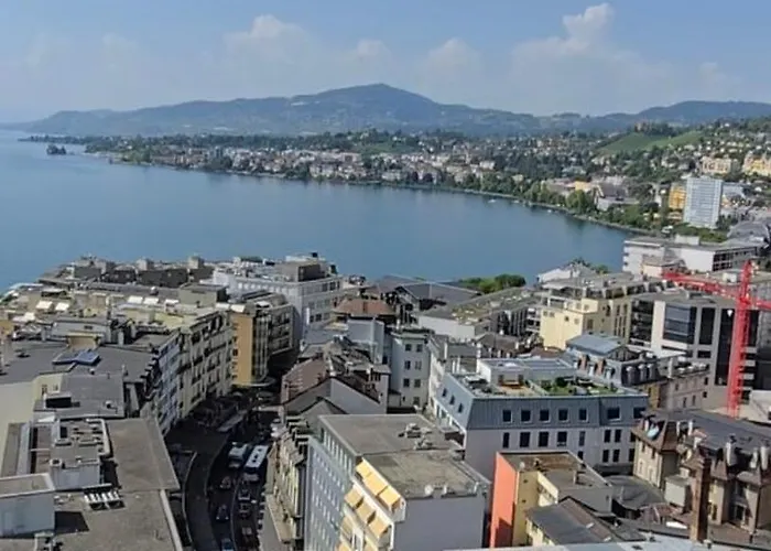 Centre, Vue Panoramique Sur Le Et Les Montagnes モントルー