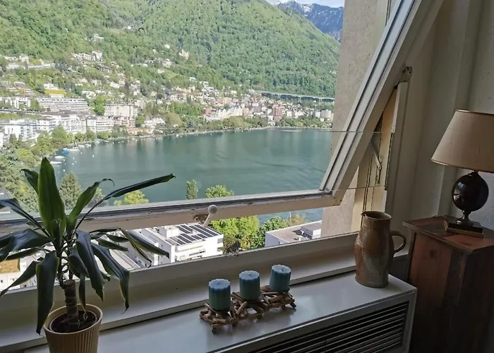 Centre, Vue Panoramique Sur Le Et Les Montagnes Montreux