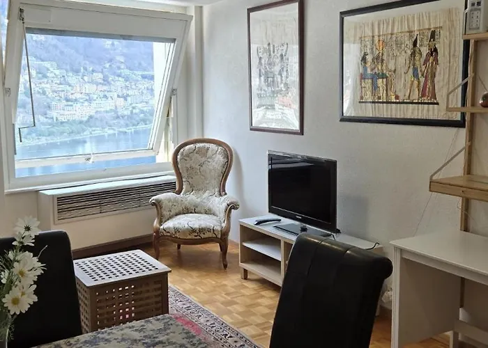 Centre, Vue Panoramique Sur Le Et Les Montagnes *